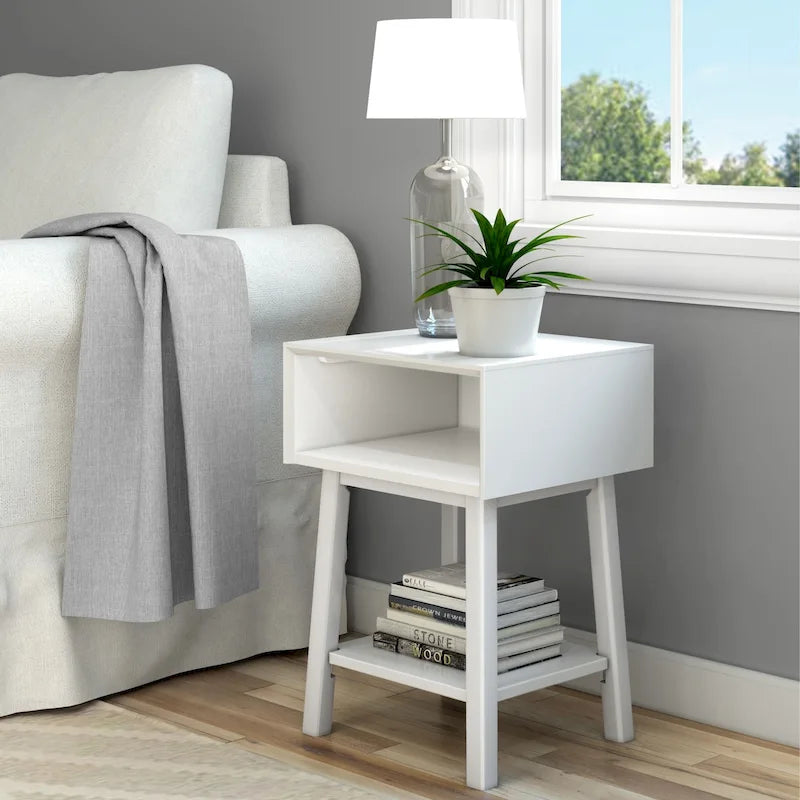 Table de chevet avec casier de style Mid-Century Modern en planches et poutres