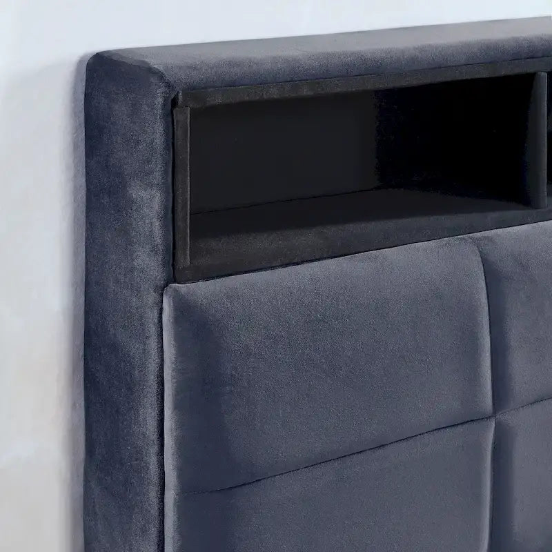 Lit de rangement rembourré Rosdale Grey avec ports USB par Furniture of America