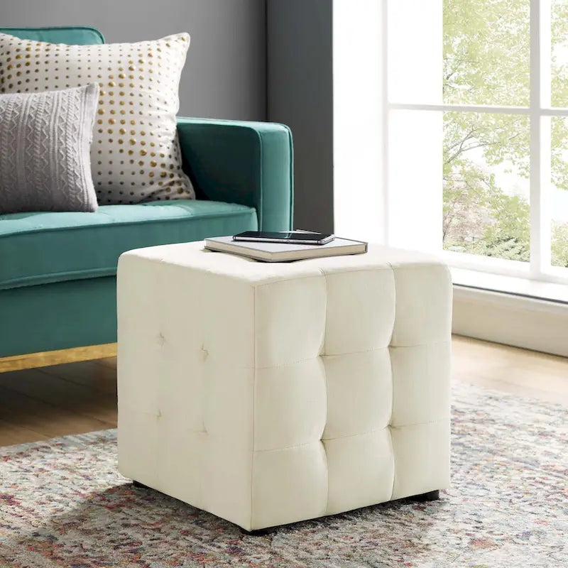 Porch & Den Ottoman cube capitonné en velours Croeni