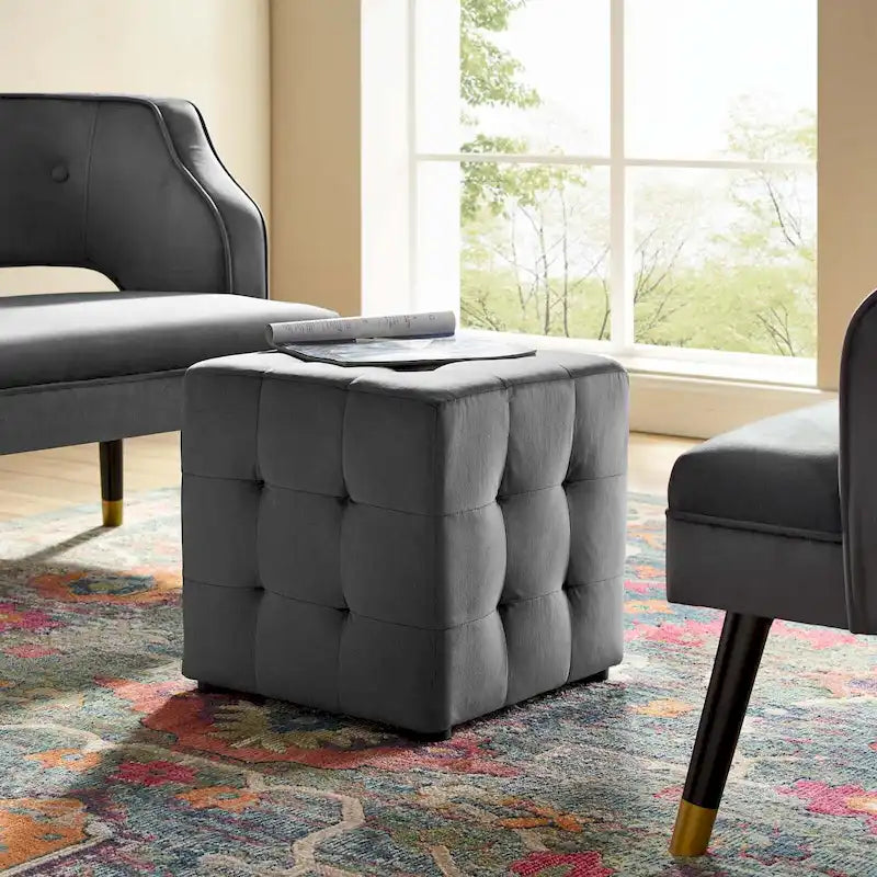 Porch & Den Ottoman cube capitonné en velours Croeni