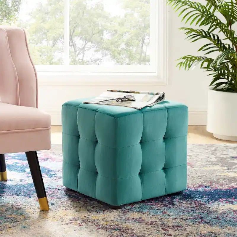 Porch & Den Ottoman cube capitonné en velours Croeni