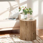 Mesa de centro redonda de madera con diseño retro en relieve