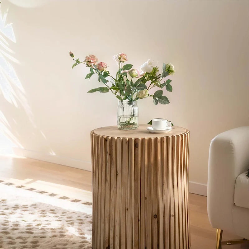 Mesa de centro redonda de madera con diseño retro en relieve