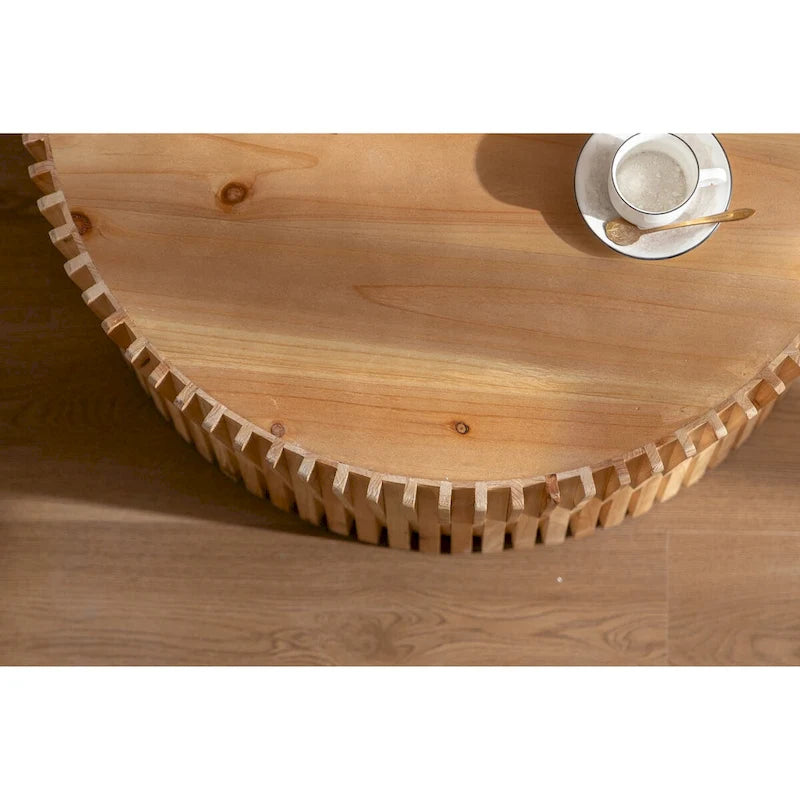 Mesa de centro redonda de madera con diseño retro en relieve