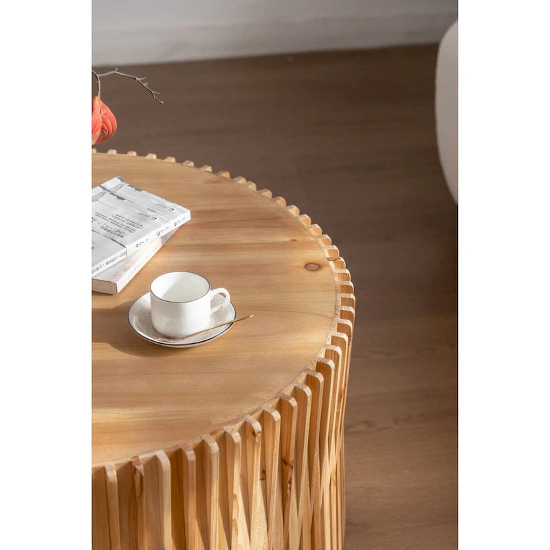 Mesa de centro redonda de madera con diseño retro en relieve