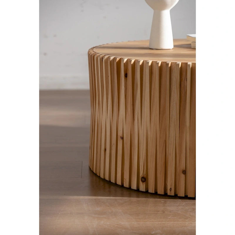 Mesa de centro redonda de madera con diseño retro en relieve
