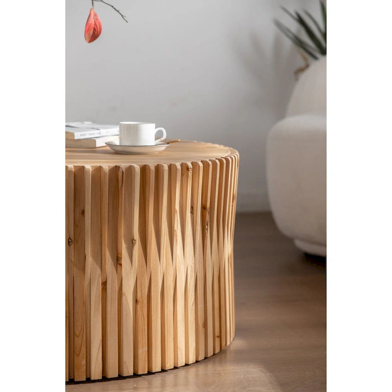 Mesa de centro redonda de madera con diseño retro en relieve